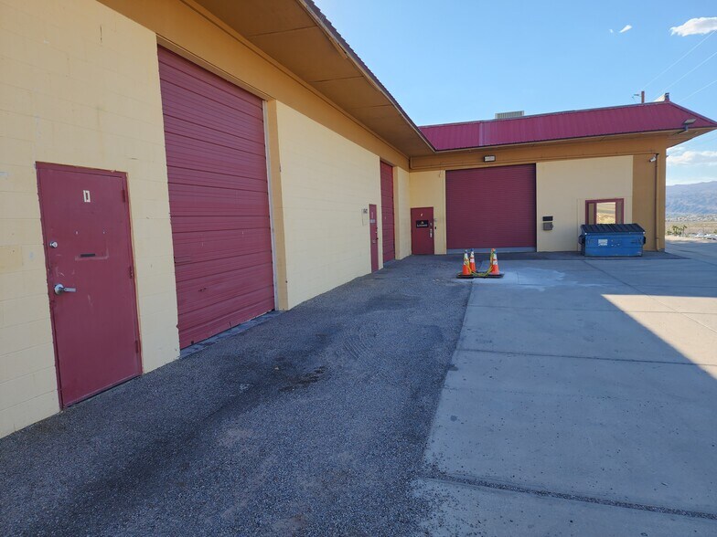 More Photos Of 1642 North Oatman Rd, Bullhead City Industrial For Lease
