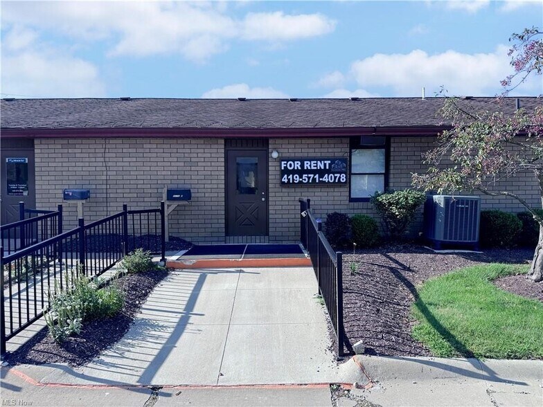 Primary Photo Of 1680 Cooper Foster Park Rd, Lorain Coworking Space