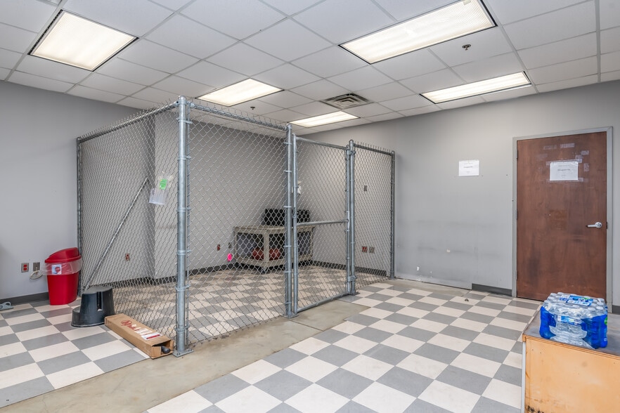 More Photos Of 5015 Woods Crossing Rd, Montgomery Office For Sale