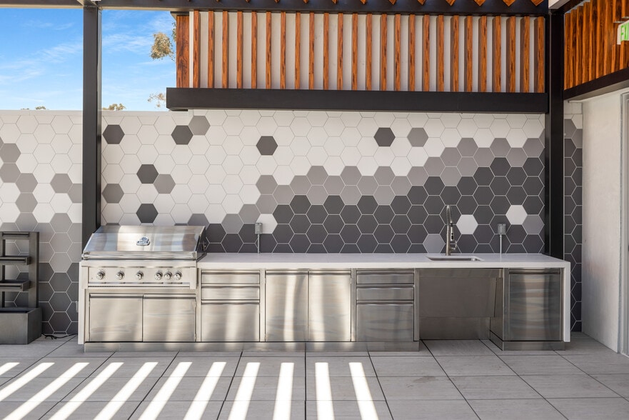 More Photos Of 10225 Willow Creek Rd, San Diego Light Manufacturing For Sale