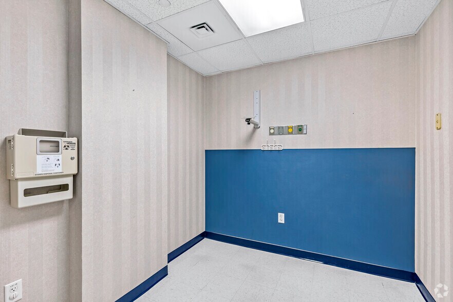 More Photos Of 1600 Central Dr, Bedford Medical For Lease