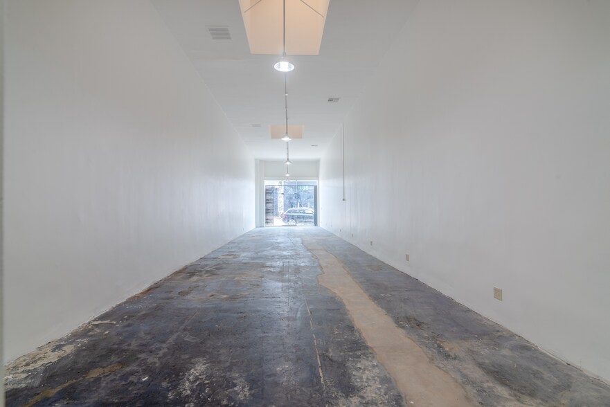 More Photos Of 431 N Fairfax Ave, Los Angeles Storefront For Lease