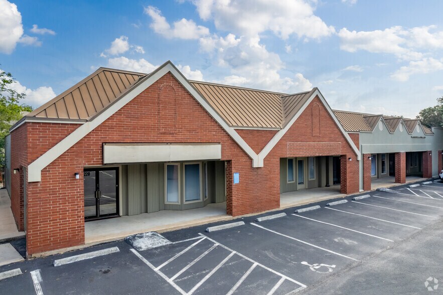 More Photos Of 13091 Pond Springs Rd, Austin Unknown For Lease