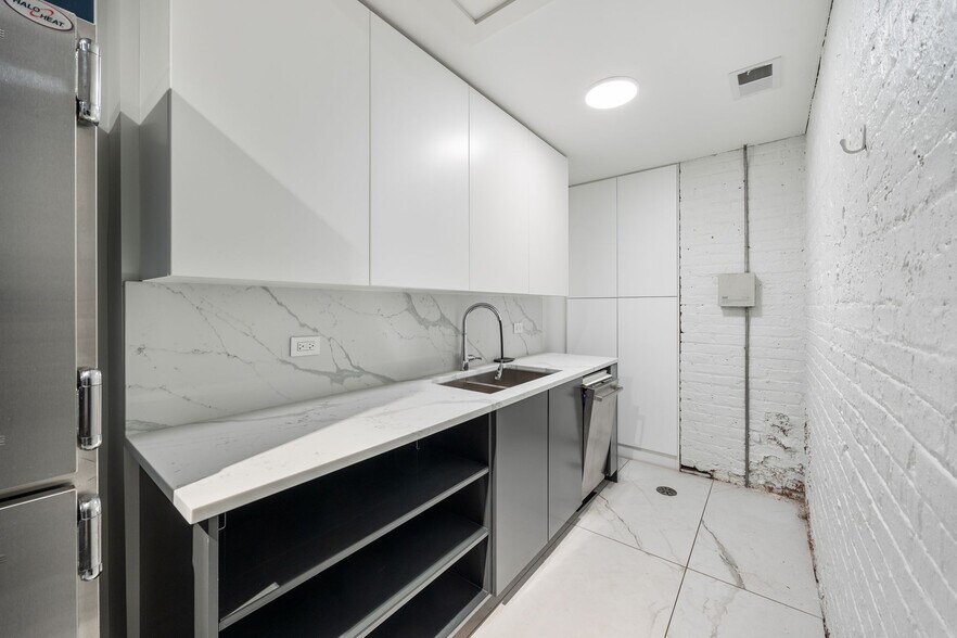 More Photos Of 1910 W North Ave, Chicago Storefront Retail Residential For Lease