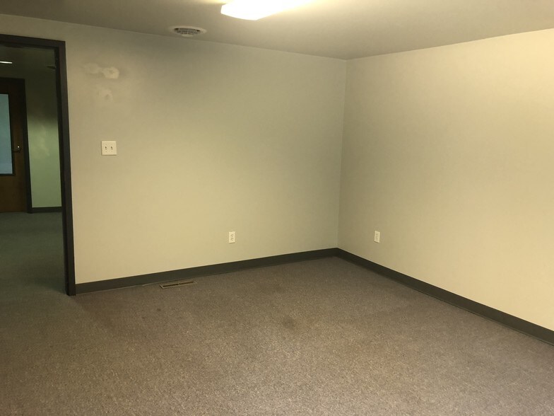 More Photos Of 10 Main St, Ballston Lake Office For Lease