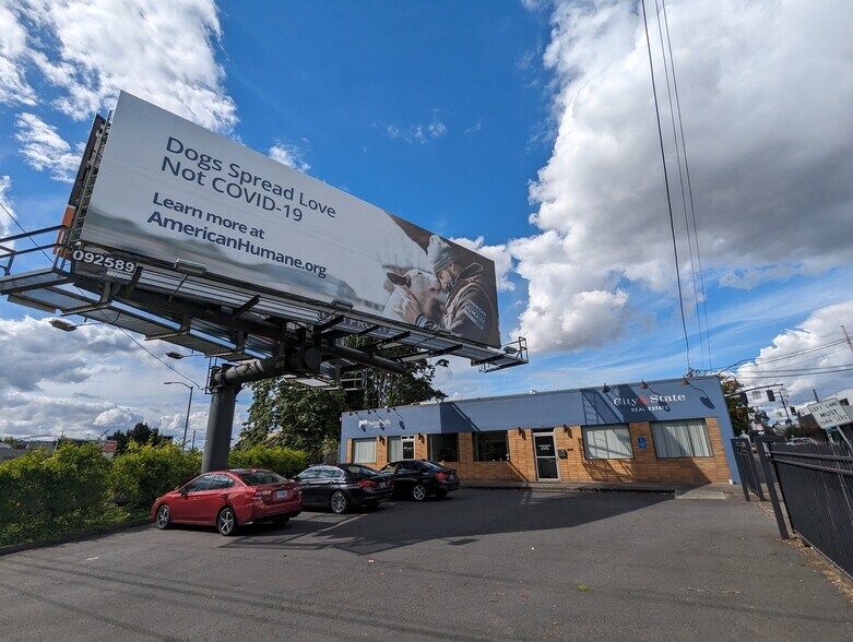 More Photos Of 33-35 NE Weidler St, Portland Office For Sale