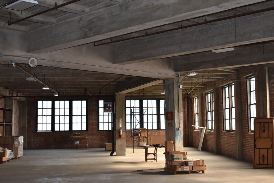 More Photos Of 600 Aisquith St, Baltimore Warehouse For Sale
