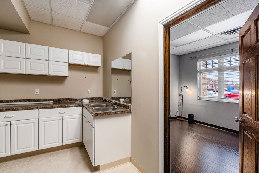 More Photos Of 440 Beecher Rd, Columbus Medical For Lease