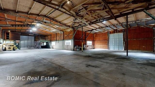 More Photos Of 9010 Dixie Hwy, Birch Run Warehouse For Lease