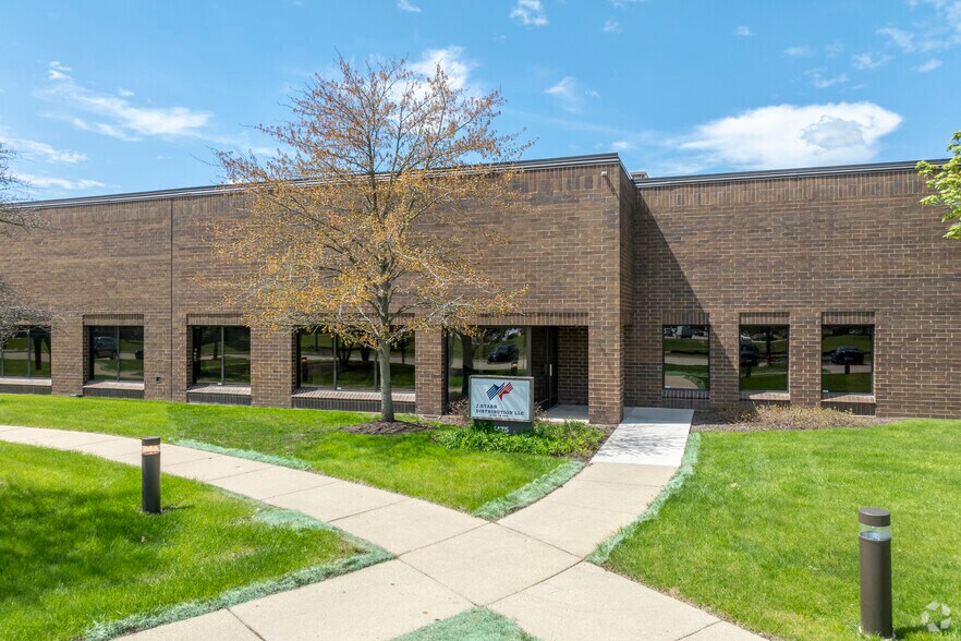 Primary Photo Of 1405-1495 Busch Pky, Buffalo Grove Research And Development For Lease
