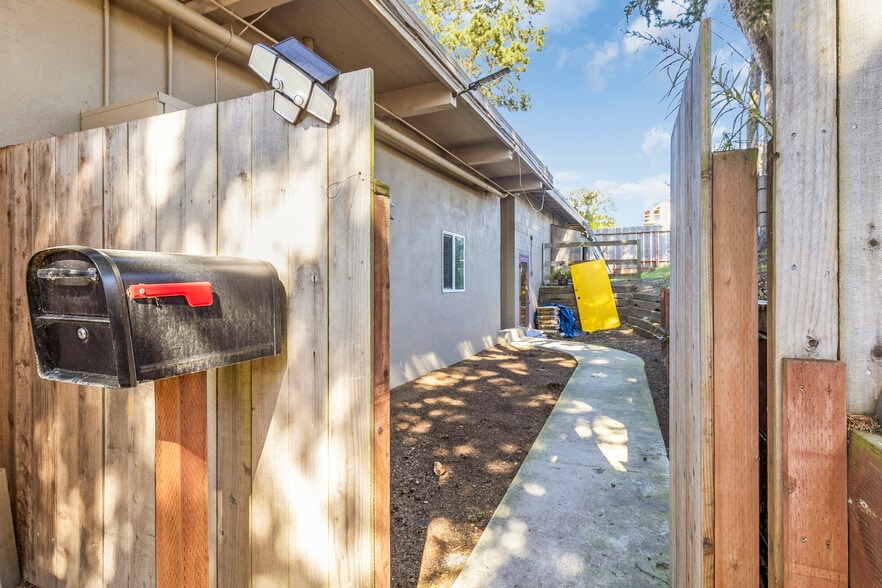 More Photos Of 1157 Forest Ave, Pacific Grove Freestanding For Sale