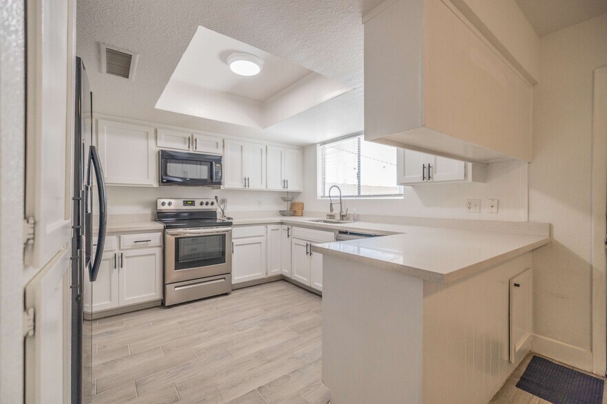 More Photos Of 2011 N 51st St, Phoenix Apartments For Sale