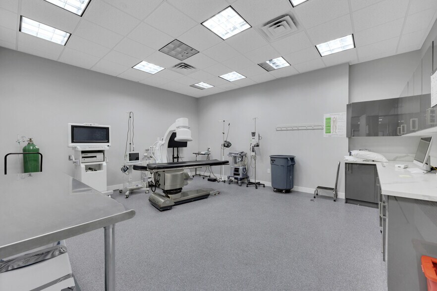 More Photos Of 375 N Stephanie St, Henderson Medical For Sale