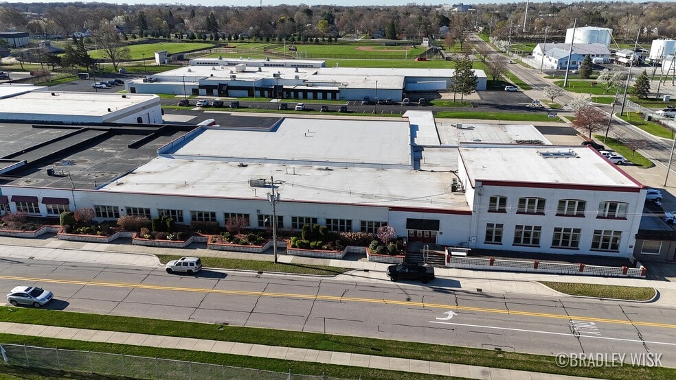 More Photos Of 581 Ottawa Ave, Holland Light Distribution For Sale