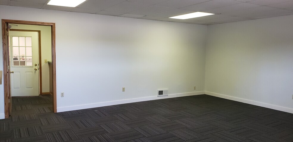 More Photos Of 2430 Pennsylvania Ave, Madison Warehouse For Lease