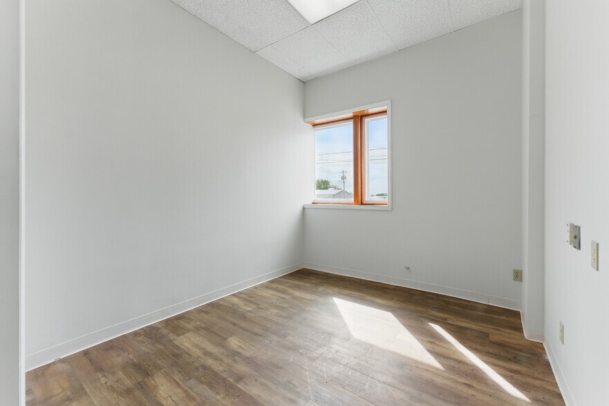 More Photos Of 16 Commercial Ave, Albany Warehouse For Sale