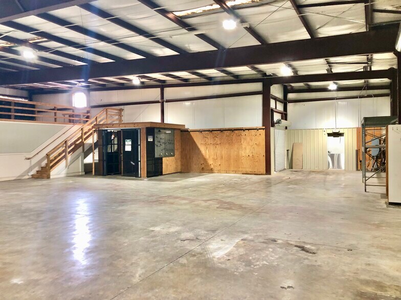 More Photos Of 809 Garmon Park Ct, Loganville Warehouse For Lease