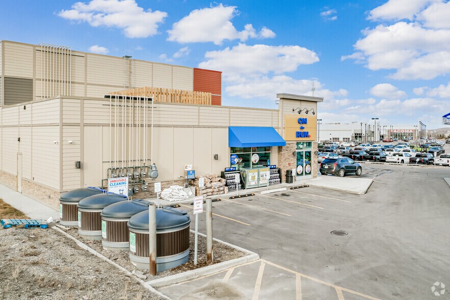 More Photos Of 4 River Heights Dr, Cochrane Storefront For Lease