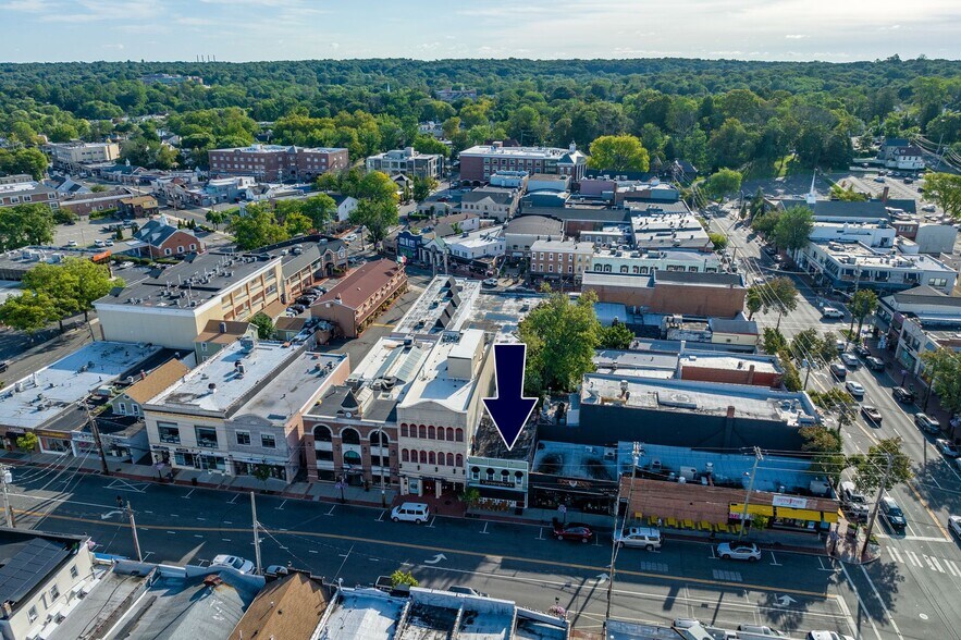 More Photos Of 8 Wall St, Huntington Restaurant For Sale