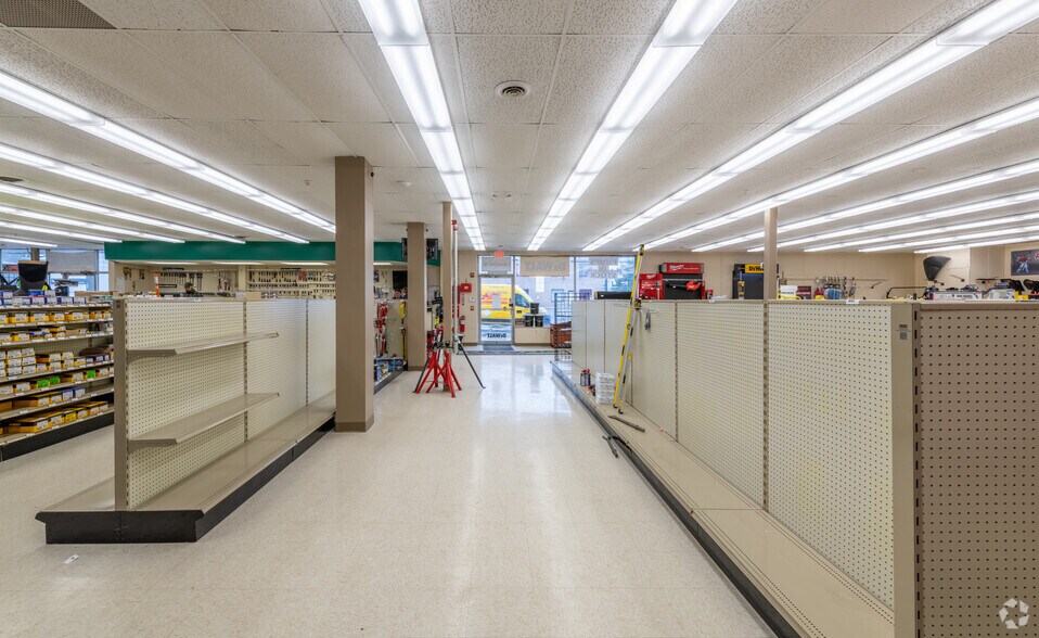 More Photos Of 853 Main St, Tewksbury General Retail For Lease