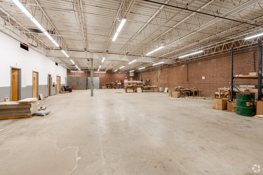 More Photos Of 980 3rd Ave SE, Hickory Warehouse For Lease
