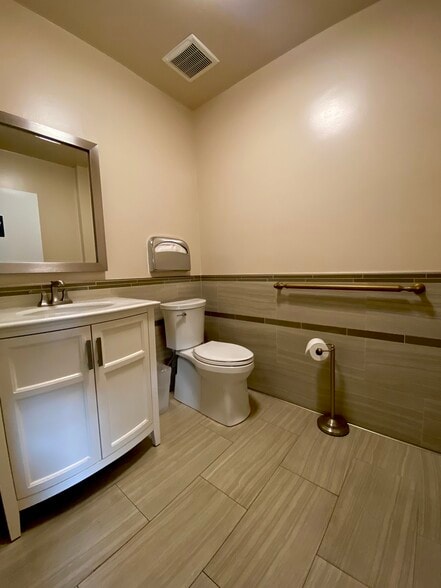 More Photos Of 950 E El Camino Real, Sunnyvale Freestanding For Lease