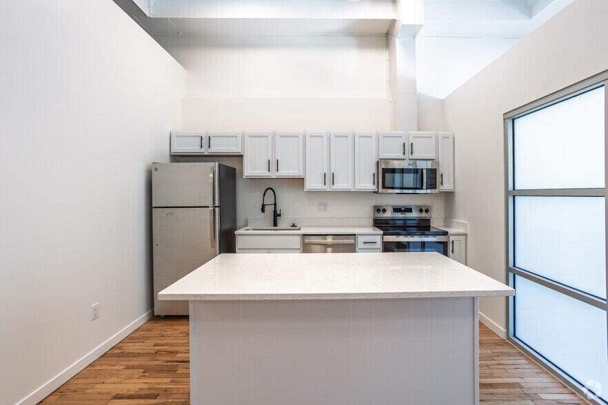 More Photos Of 3614 6th Ave, Des Moines Apartments For Lease