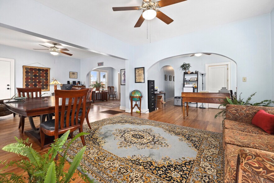 More Photos Of 355 N College Ave, Fayetteville Office Residential For Lease