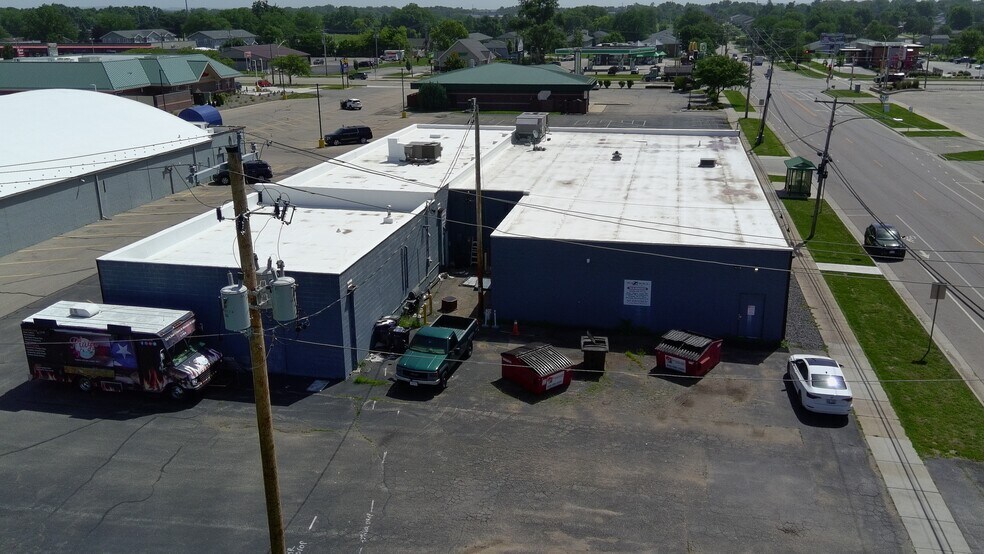 More Photos Of 1944 Center Ave, Janesville Storefront For Sale