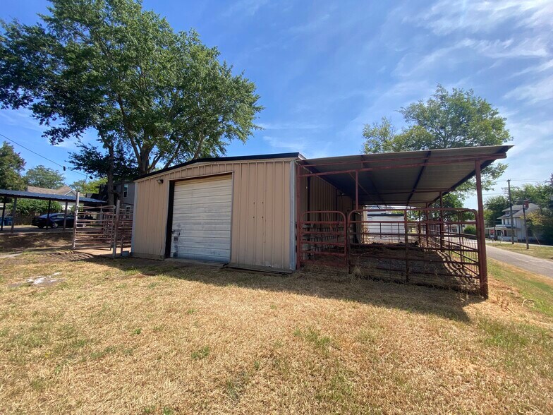 More Photos Of 310 S Franklin St, Marshall Industrial For Sale