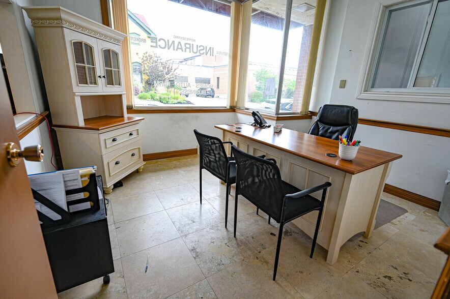 More Photos Of 19 Ridout St W, Tillsonburg Office For Lease