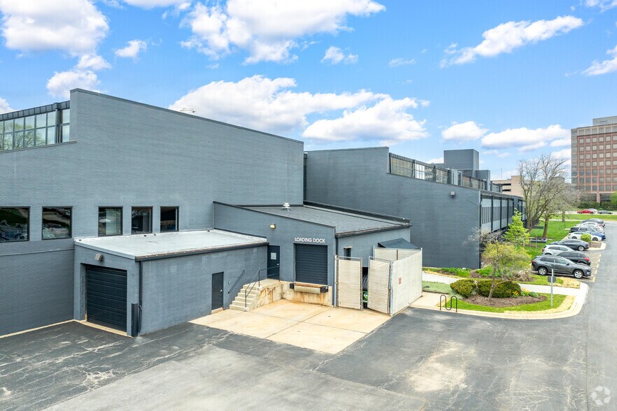 More Photos Of 2625 Butterfield Rd, Oak Brook Office For Lease