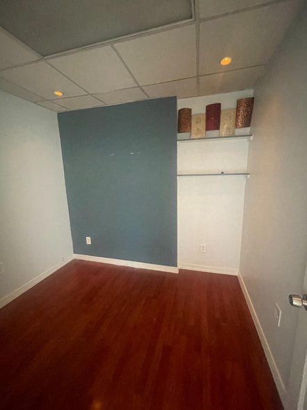 More Photos Of 107 N 6th St, Camden Office Residential For Sale