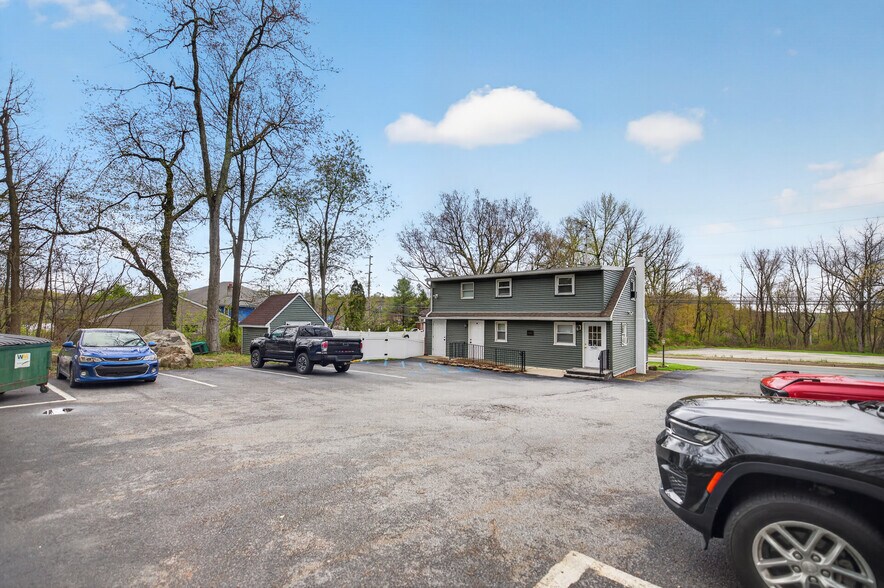 More Photos Of 187 Breakneck Rd, Highland Lakes Storefront Retail Residential For Sale