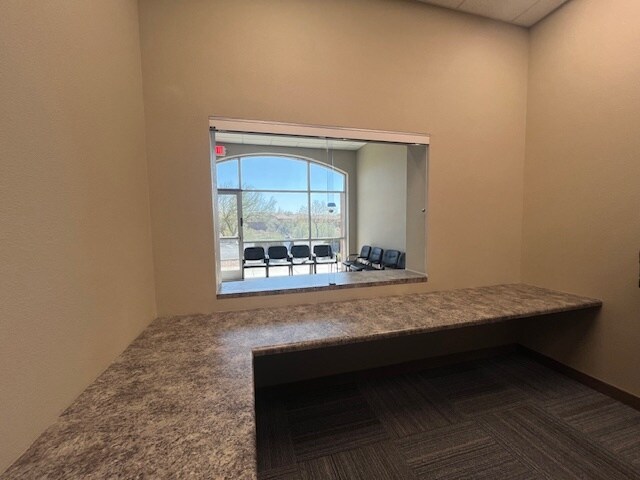 More Photos Of 41818 N Venture Dr, Phoenix Medical For Lease