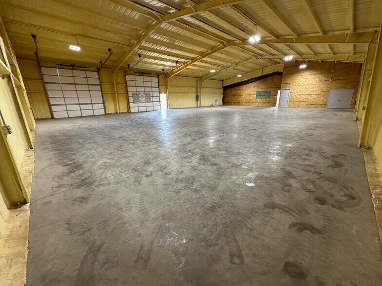 More Photos Of 6622 Winfield Ave, Lubbock Warehouse For Lease