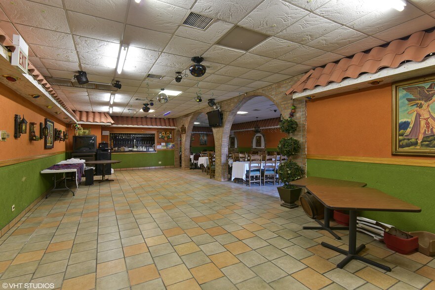 More Photos Of 3231 W 63rd St, Chicago Restaurant For Sale