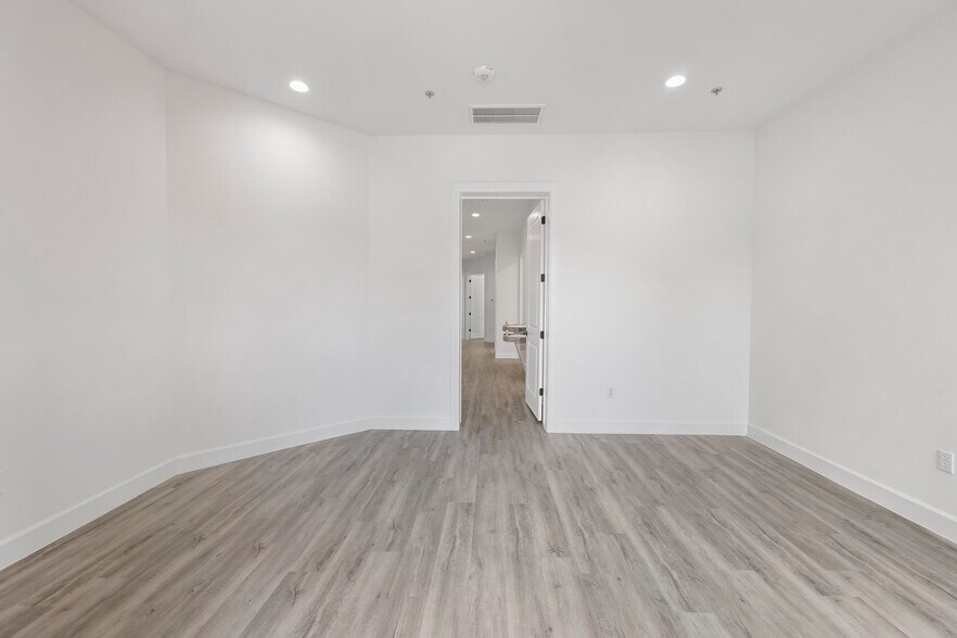 More Photos Of 284 Ed English Dr, Shenandoah Medical For Sale