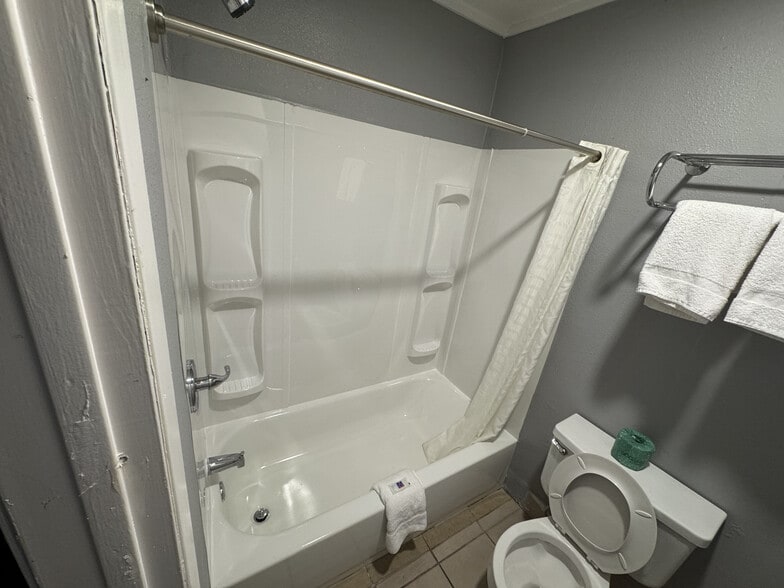 More Photos Of 100 Bulldog Blvd, Borger Hotel For Sale