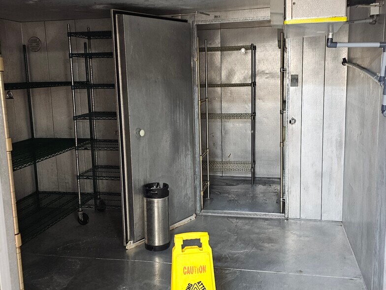 More Photos Of W156N8420 Pilgrim Rd, Menomonee Falls Fast Food For Sale