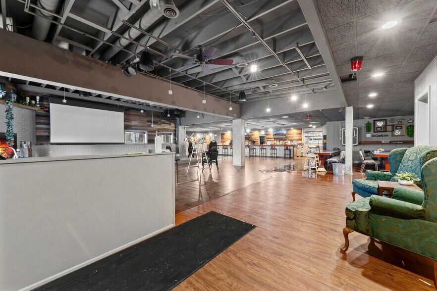 More Photos Of 1090 Rochester Rd, Troy Restaurant For Sale