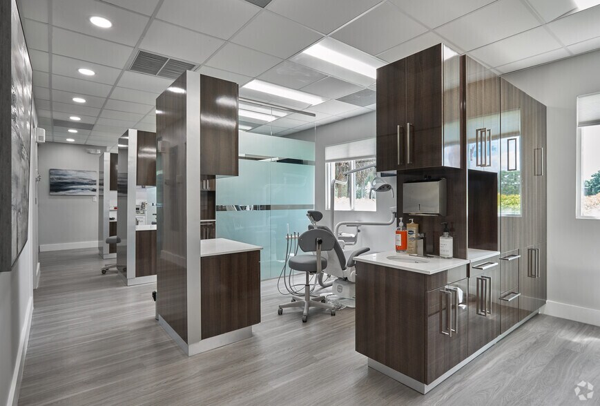 More Photos Of 1865 N Corporate Lakes Blvd, Weston Medical For Lease