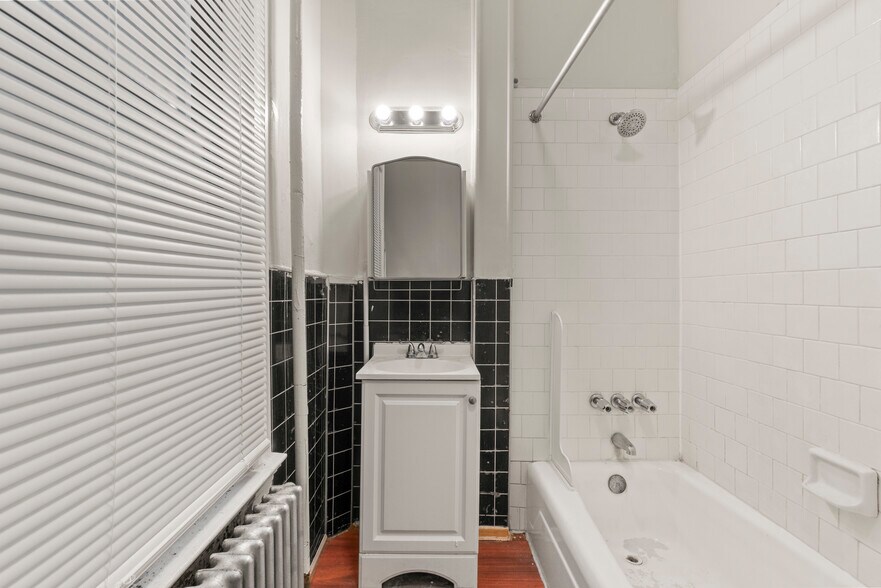 More Photos Of 28 E 25th St, Baltimore Storefront Retail Residential For Sale