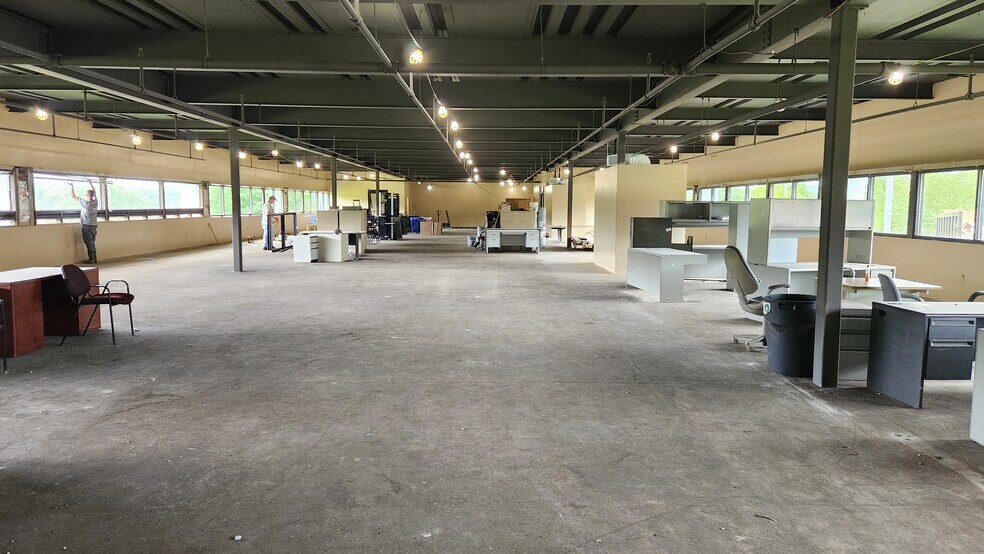 More Photos Of 150 Americus Way, Oak Ridge Office For Sale