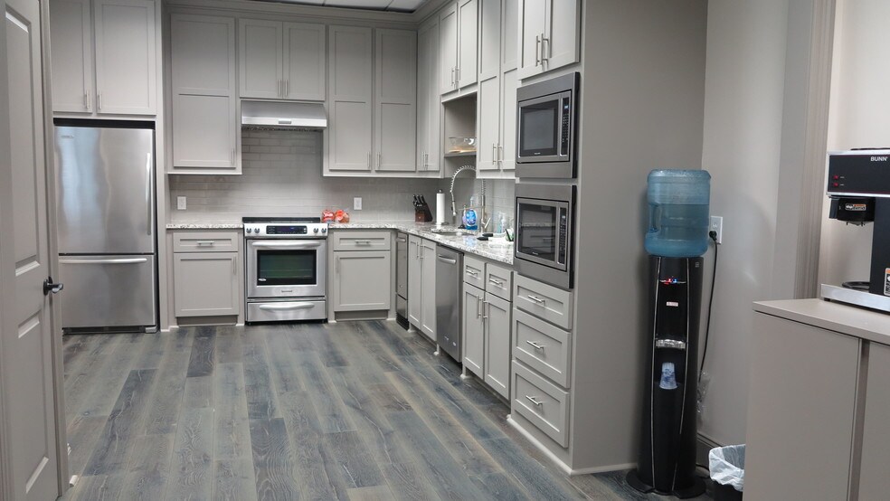 More Photos Of 725 Avignon Dr, Ridgeland Office For Sale