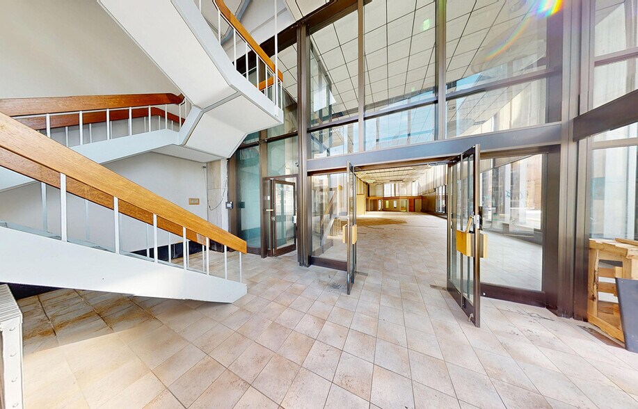 More Photos Of 250 Portage Av, Winnipeg Office For Sale