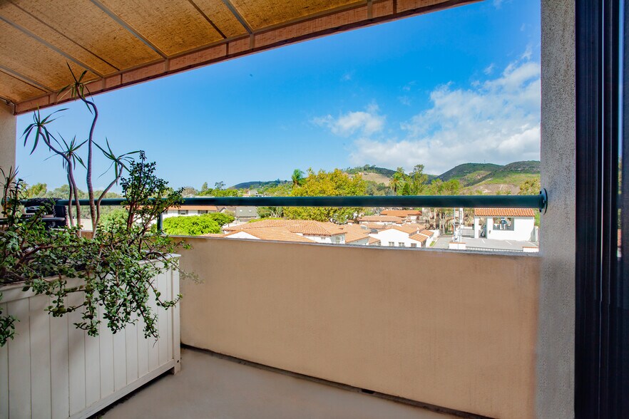 More Photos Of 352 3rd St, Laguna Beach Office For Sale