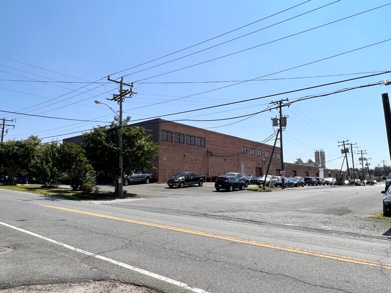 More Photos Of 8401-8409 Terminal Rd, Lorton Warehouse For Lease