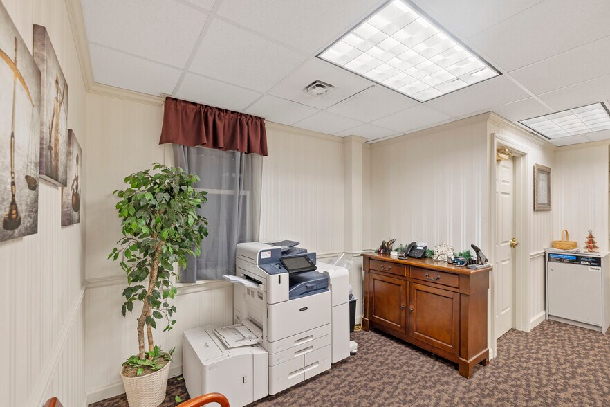 More Photos Of 37 W Middle St, Gettysburg Storefront Retail Residential For Lease