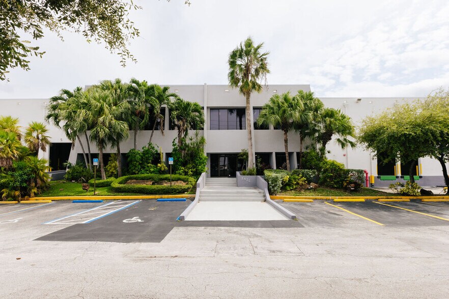 More Photos Of 2875 NW 77th Ave, Miami Warehouse For Lease